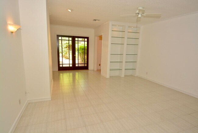 Foto del edificio - 2584 Avenue au Soleil