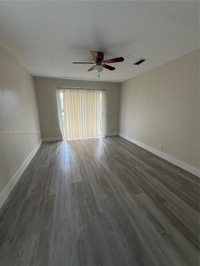 Building Photo - 9961 Three Lakes Cir