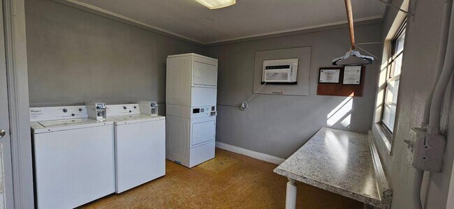 Building Photo - El Sereno Apartments