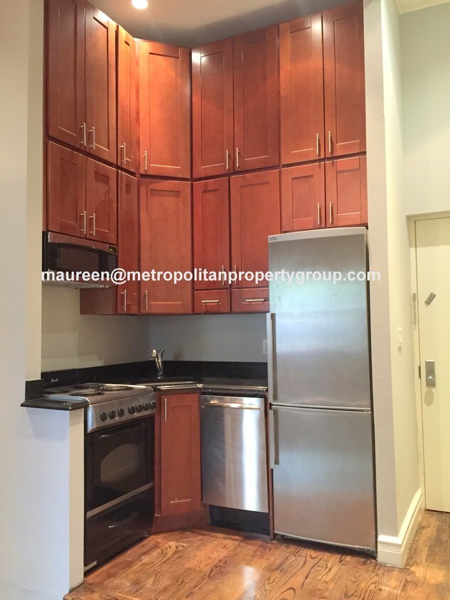 Primary Photo - 224 W 14th St