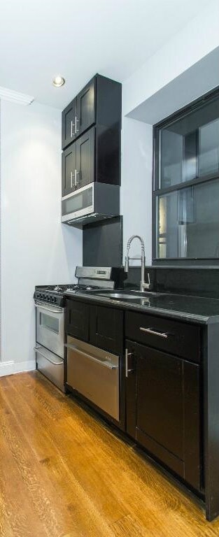 Building Photo - 341 E 5th St