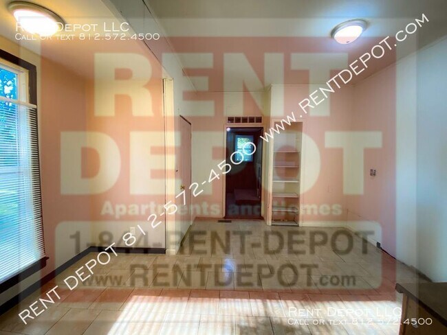 Building Photo - 2 bedroom/1.5 bathroom house