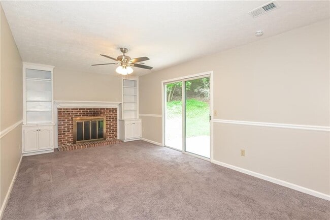 Foto del edificio - 10450 Summer Creek Dr