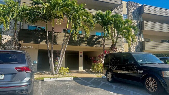 Foto del edificio - 8325 SW 72nd Ave