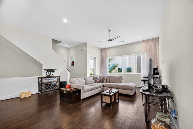 Building Photo - 1232 W 24th St