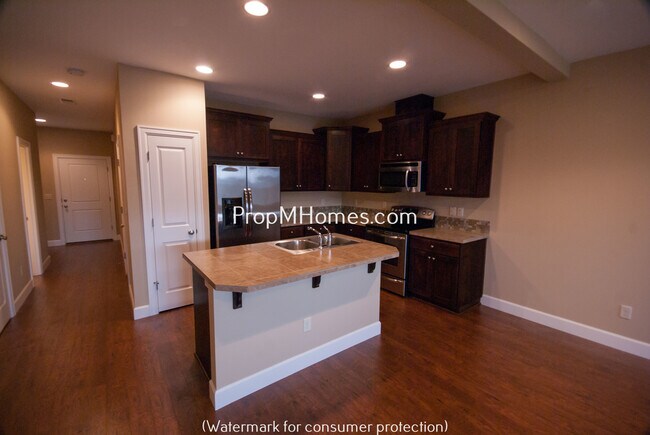 Foto del edificio - Beautiful Damascus Three Bedroom Townhouse in Wind Swept Waters!