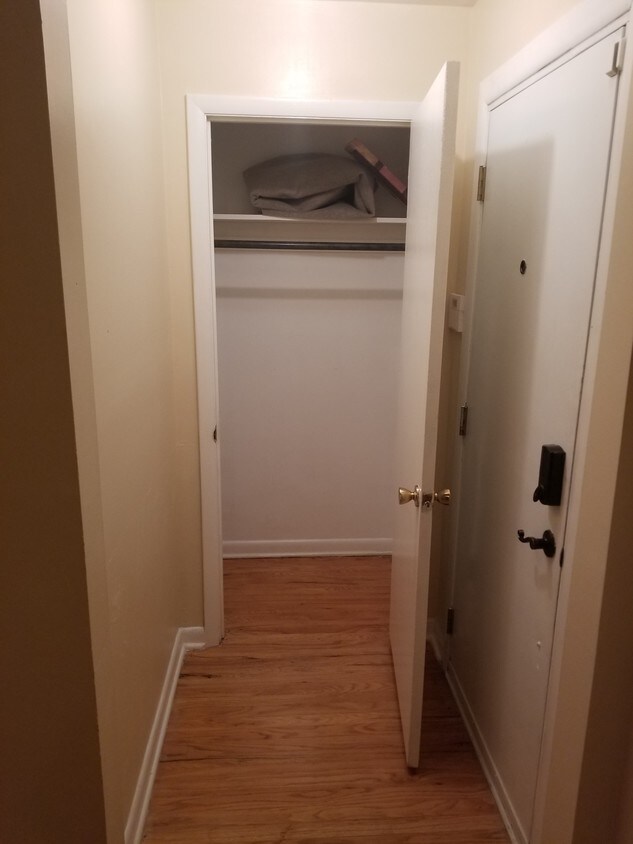 Foto principal - 9405 S Parnell Ave