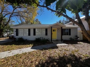 Building Photo - 3008 Hillview St