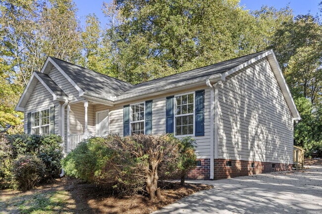 Photo - 3BR/2BA Home with Deck & Storage Shed in P...