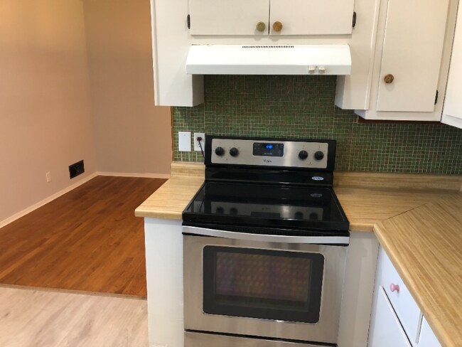 Foto del edificio - 1104 Lynmoor Dr NE