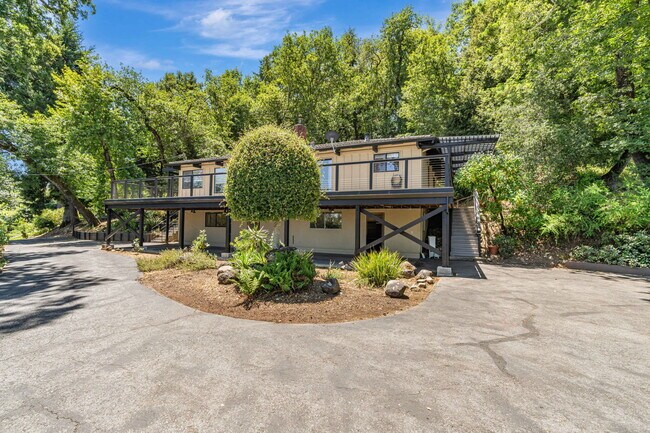 Building Photo - 24 El Rey Rd