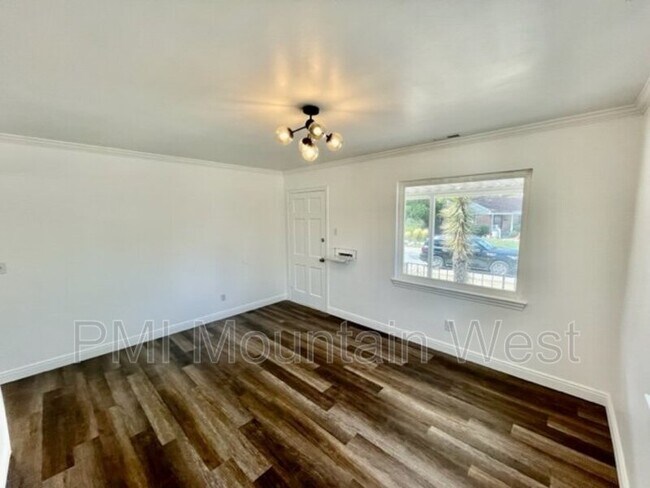 Building Photo - 116 Ross Dr