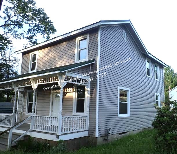 Building Photo - 1129 Main St
