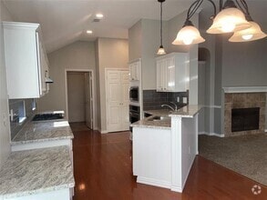 Building Photo - 637 Cedarwood Dr