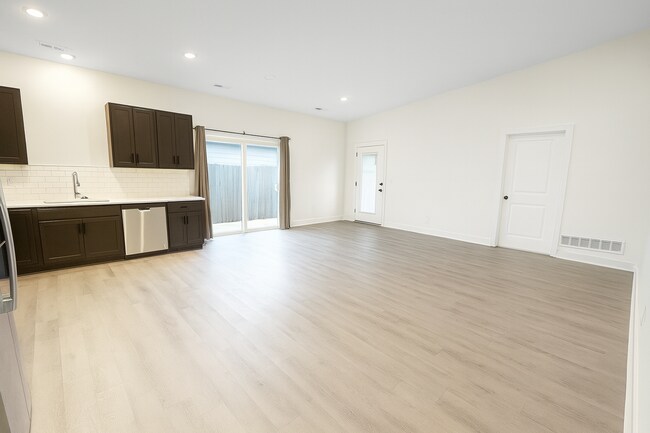 Foto del edificio - 11643/45 Harry Ct