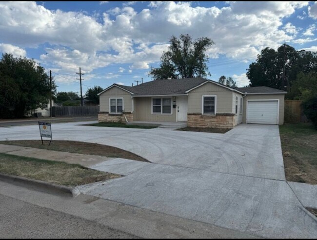Building Photo - Move in Special!!!  New Renovations. 3 bed...
