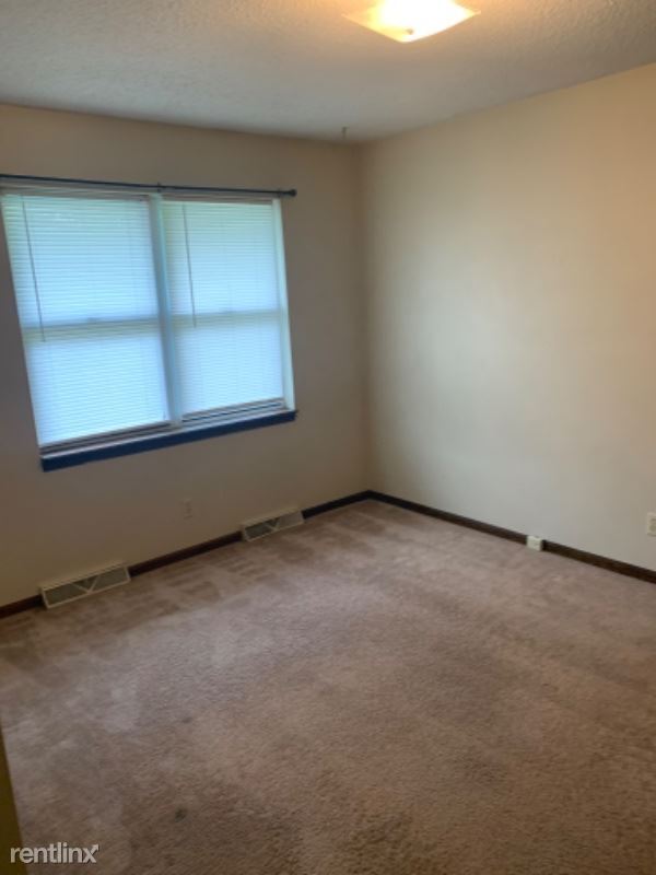 Building Photo - 2 br, 1.5 bath Townhome - 1031 Quincy