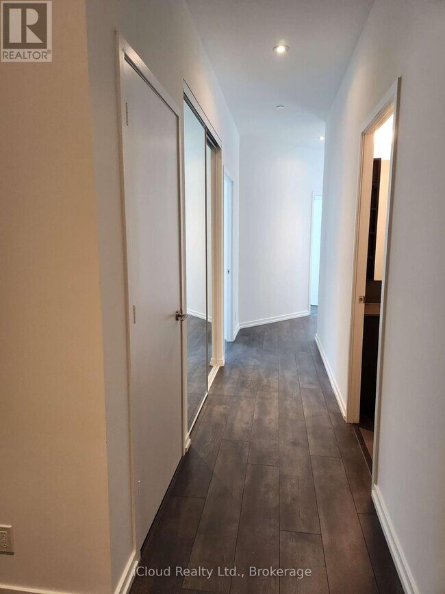 Photo du bâtiment - 1000-1000 Portage Pkwy