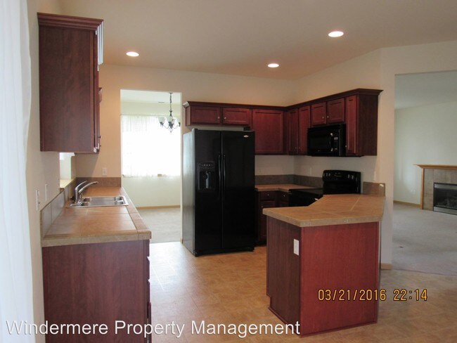 Building Photo - 3 br, 2.5 bath House - 440 Tremont Ave