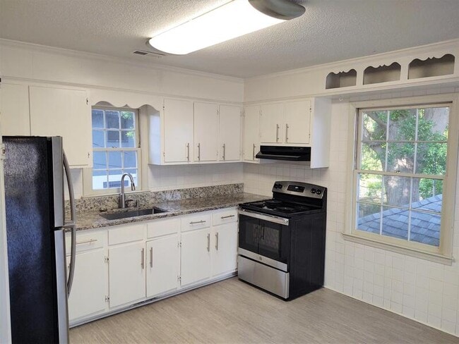 Building Photo - 15 N Fisher St