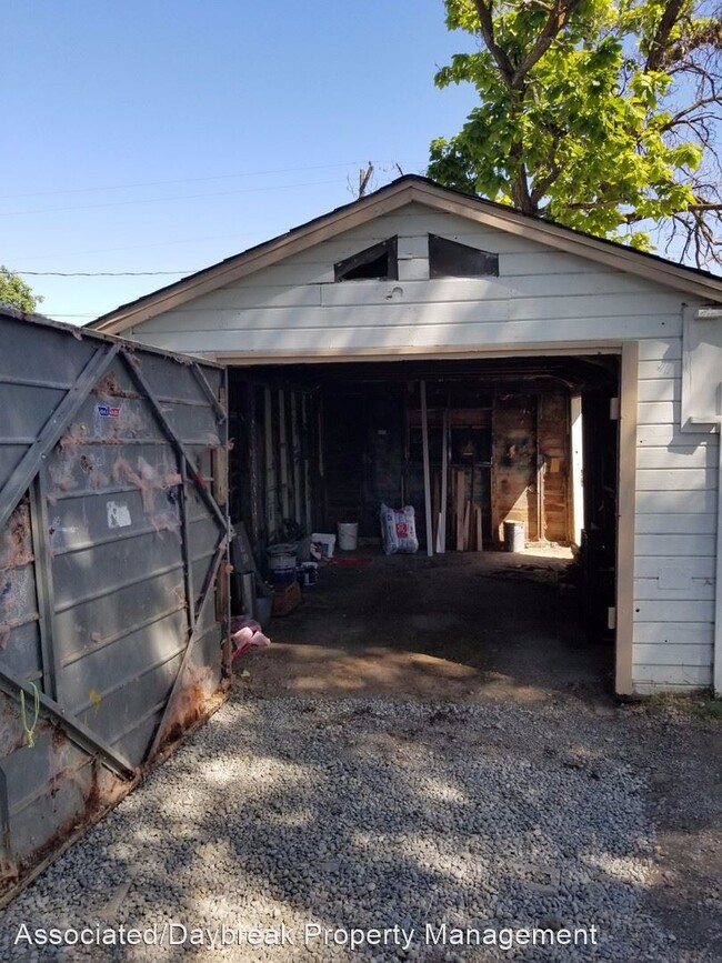 Building Photo - 1 br, 1 bath House - 2015 S. 4th ave