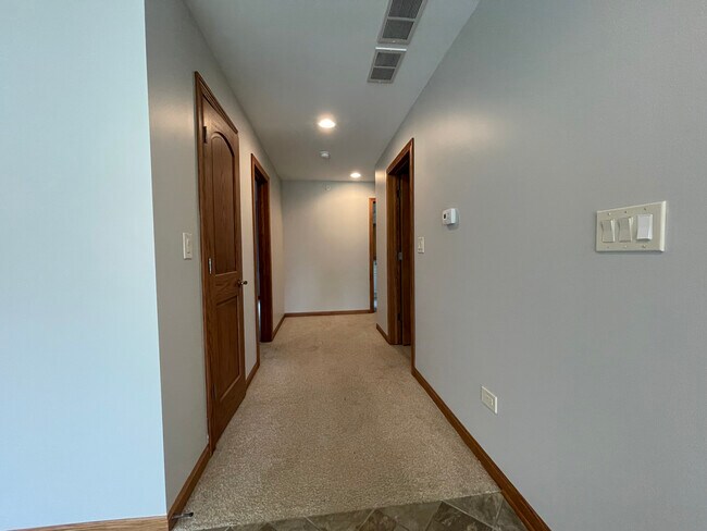 Building Photo - 9951 S 81st Ave