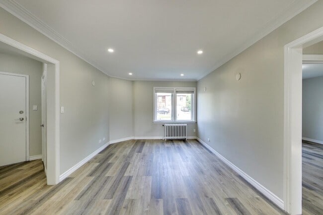 Building Photo - Beautifully Renovated 2 Bedroom Unit