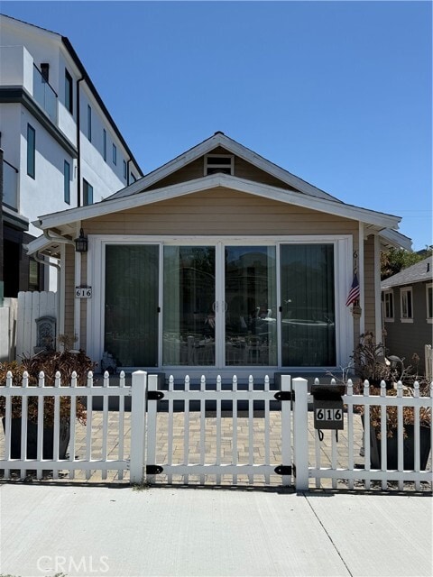 Building Photo - 616 Huntington St
