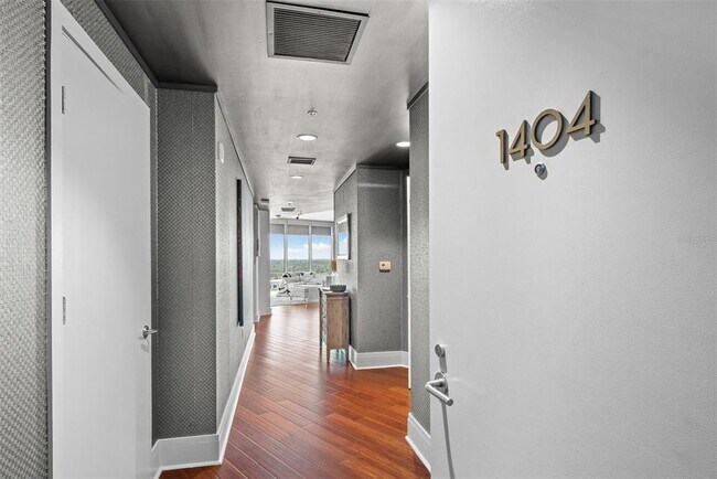 Building Photo - 260 S Osceola Ave