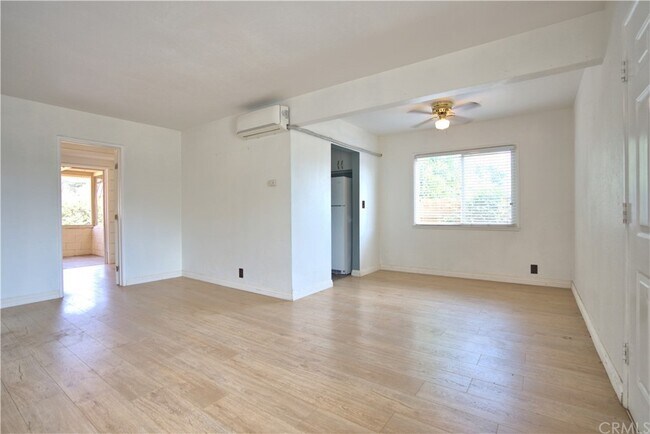 Building Photo - 301 S Shamrock Ave