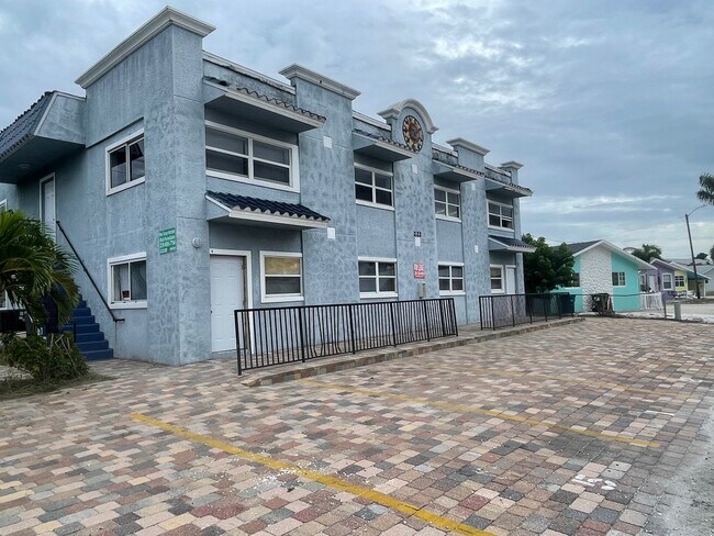 Foto del edificio - 222 Fairweather Ln
