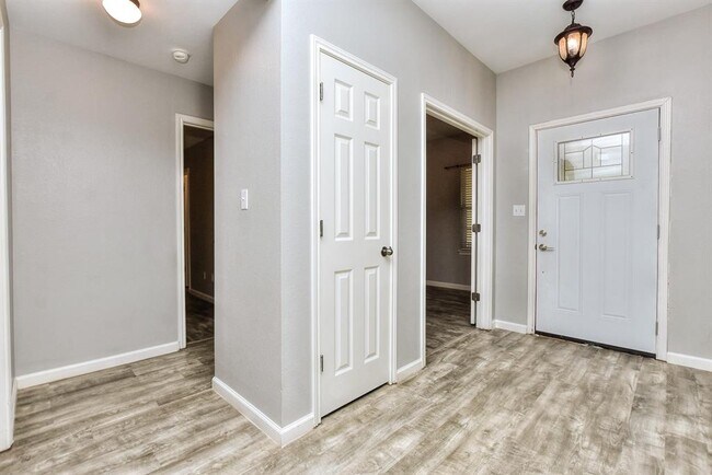Building Photo - 7770 Little Deer Trail