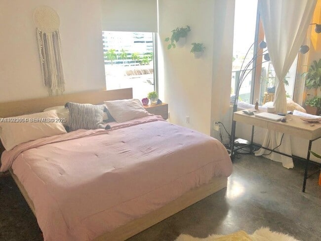 Foto del edificio - 151 SE 1st St