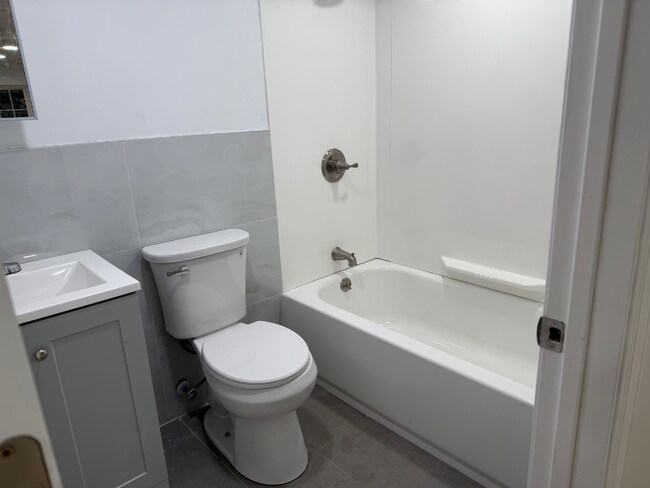 Foto del edificio - 6 Depot Hill Rd