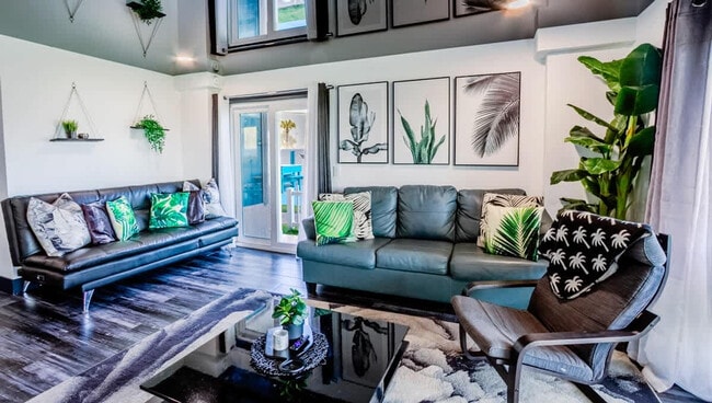 Foto del edificio - 8743 Thomas Dr