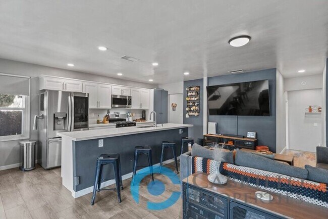 Foto del edificio - 1703 Midvale Dr