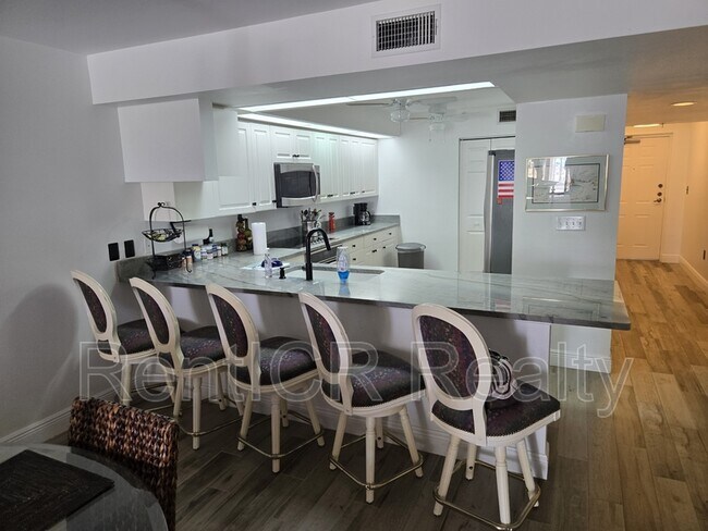 Foto del edificio - 6650 Sunset Way