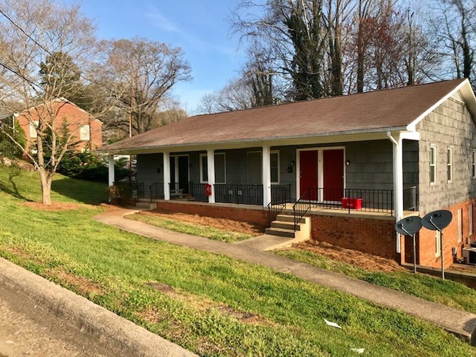Primary Photo - 310 E J St