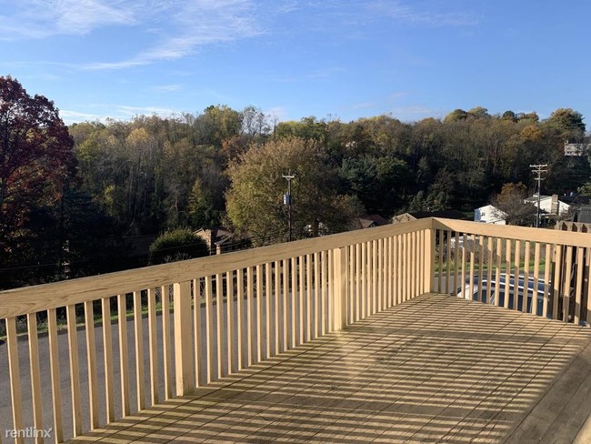 Building Photo - 3 br, 1.5 bath Townhome - 202 Countryside Dr