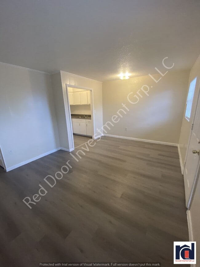 Building Photo - 1 Bedroom/1 Bathroom 1st Floor Apt- Near I...