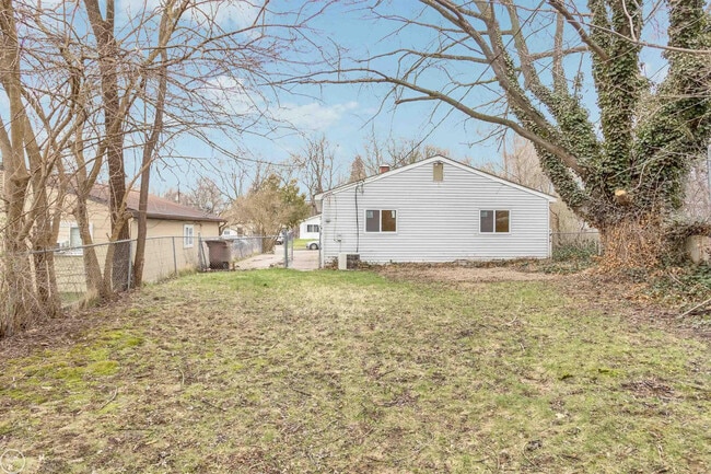 Building Photo - 946 Fairview Ave
