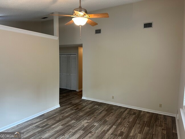 Building Photo - 114 E Lakemont Dr