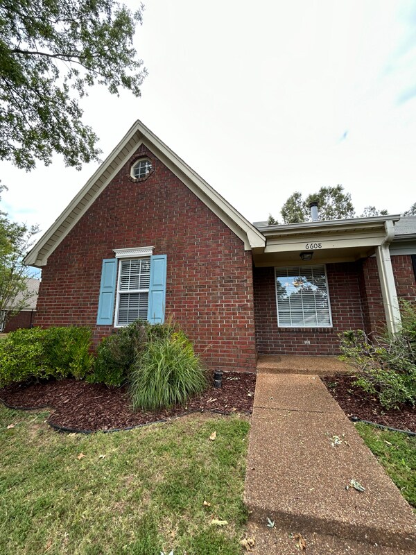 Foto principal - 6608 Sungate Dr S