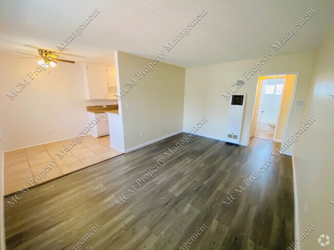 Building Photo - 1049 N Mariposa Ave