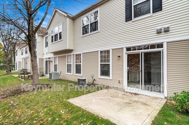 Foto del edificio - 102 Kingston Terrace Ct