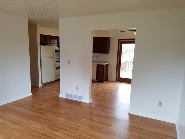 Building Photo - 1731 Brookside Dr