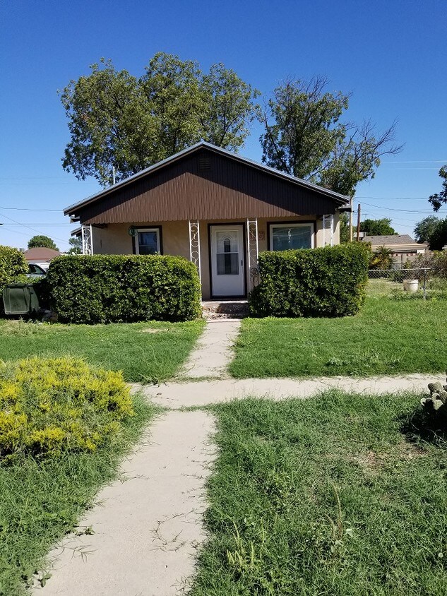 1030 N Thomas St Carlsbad Nm 88220 House For Rent In Carlsbad Nm Apartments Com