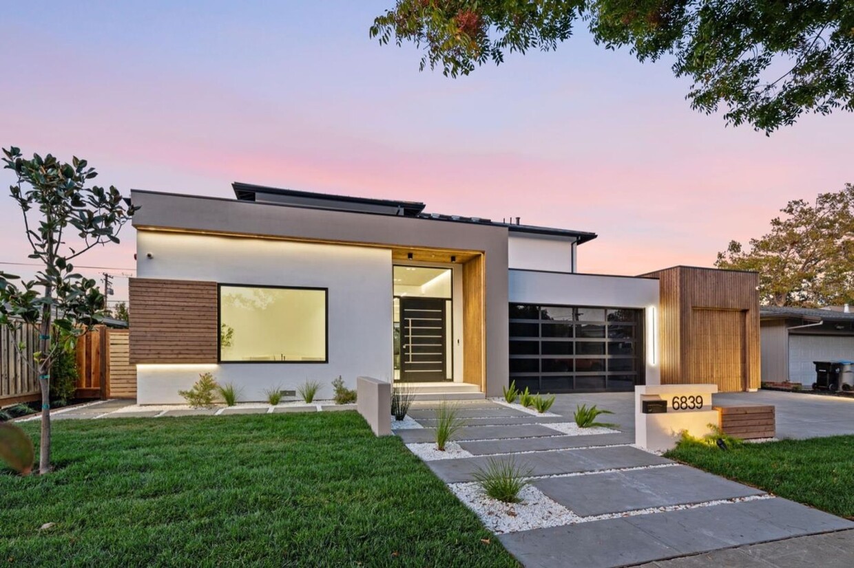 Primary Photo - Riverside Way - A Masterpiece of Modern Lu...