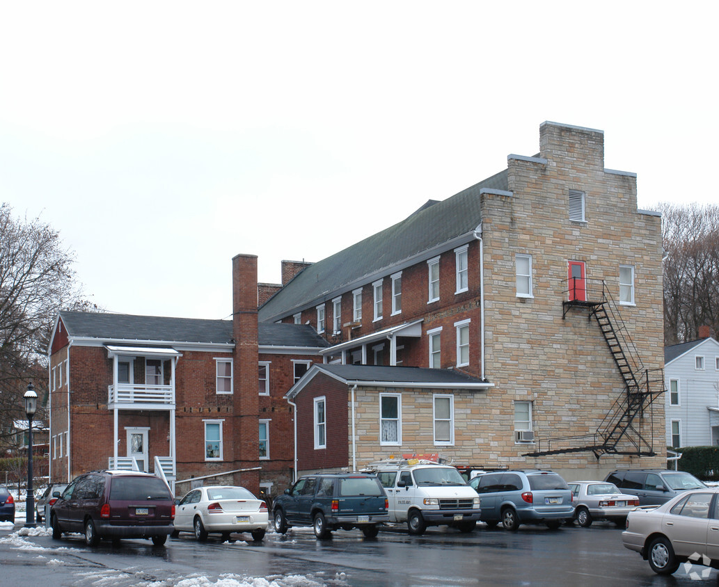 Building Photo - 217-221 E Bishop St