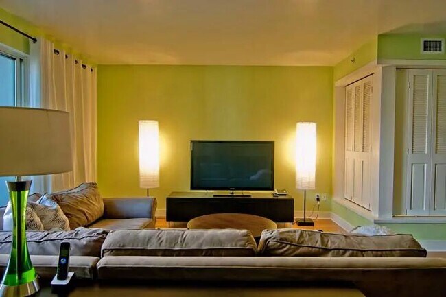 Building Photo - SPACIOUS 1 BED/ 1 BATH APARTMENT IN NORTH BERKELEY